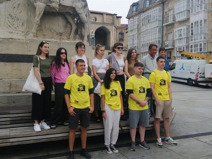 Una treintena de voluntarios de Egibide informarán en los puntos de acceso a la plaza de la Virgen Blanca