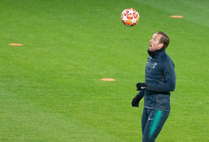 Archivo - FILED - 04 March 2019, North Rhine-Westphalia, Dortmund: Tottenham's Harry Kane warms up prior to the start of the UEFA Champions League round of 16 soccer match between Borussia Dortmund and Tottenham Hotspur at Signal Iduna Park. Photo: Bern