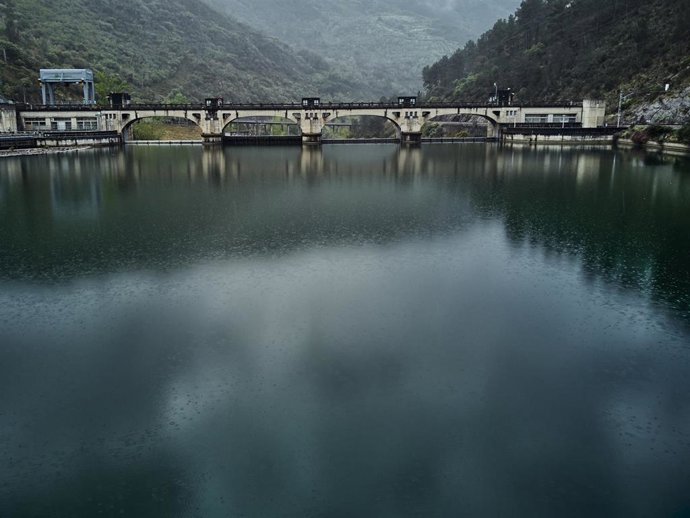 Archivo - Vista del embalse de San Martiño, a 17 de abril de 2023, en Ourense, Galicia.