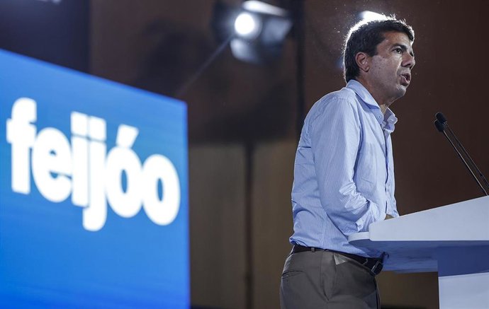 El presidente de la Generalitat valenciana, Carlos Mazón, interviene durante un mitin central del Partido Popular, a 20 de julio de 2023, en Valencia, Comunidad Valenciana (España). Feijóo ha elegido Valencia para su mitin central de campaña, un día des