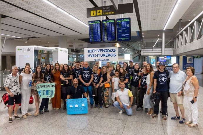 El  equipo de Desafío Ártico: Operación Iceberg a su llegada al aeropuerto de Málaga