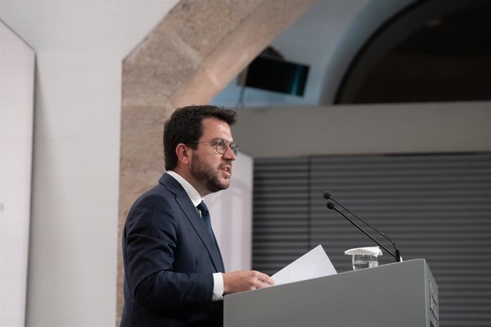 El president de la Generalitat, Pere Aragons, en una roda de premsa en el Palau de la Generalitat