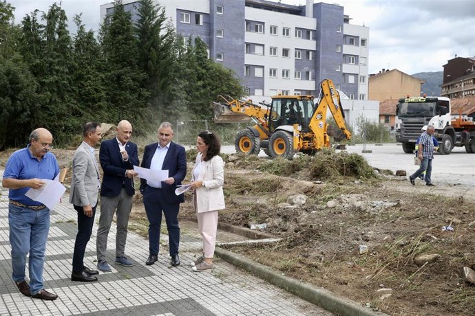 Inicio de las obras en la finca de la Loo y la calle Trabajadores Authi