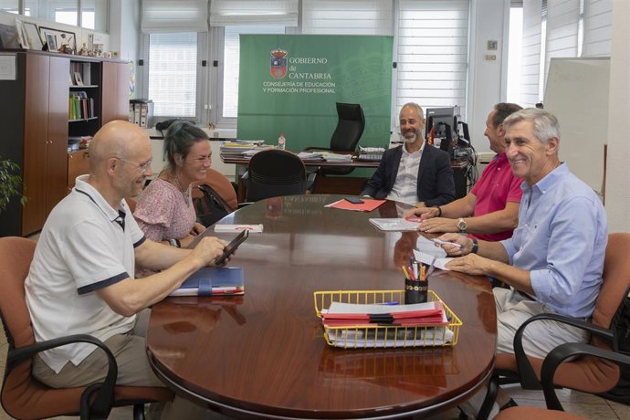 Educación y directores de IES coinciden en el diagnóstico de necesidades de los centros