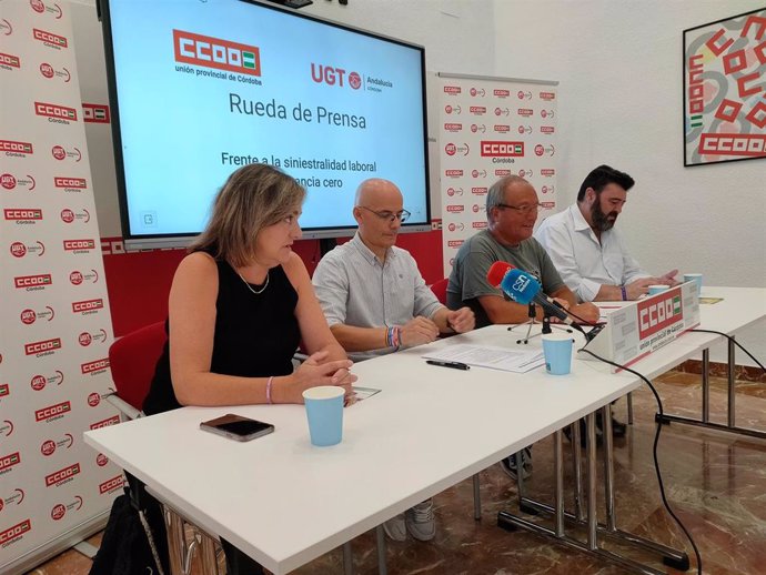 (Desde Izda.) Borrego, Martín Sarmiento Y Palomares, Durante La Rueda De Prensa.