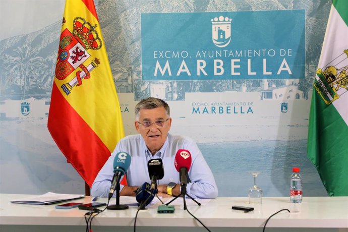 El teniente de alcalde Javier García en rueda de prensa tras la celebración de la junta de gobierno local de Marbella