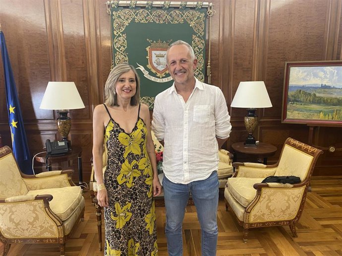 La alcaldesa de Pamplona, Cristina Ibarrola, y el presidente de la Mancomunidad, David Campión