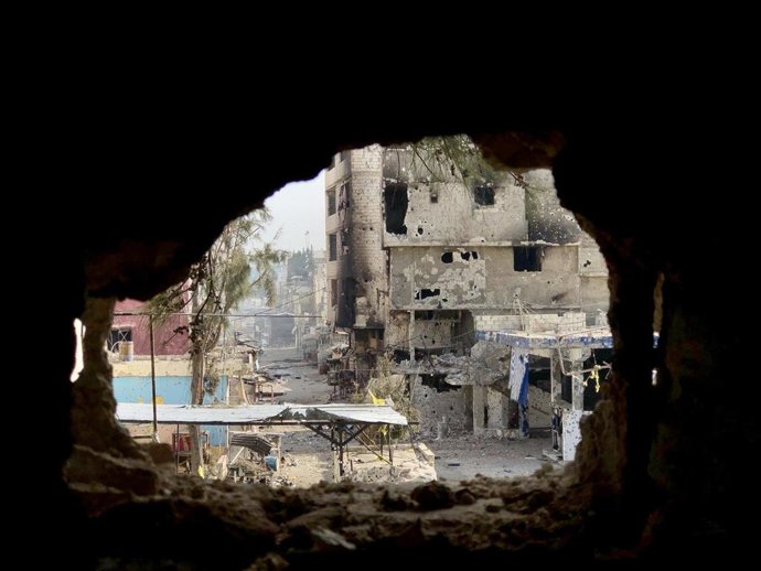 Destrucción provocada por los enfrentamientos entre facciones palestinas en el campamento de refugiados de Ain al Hilweh