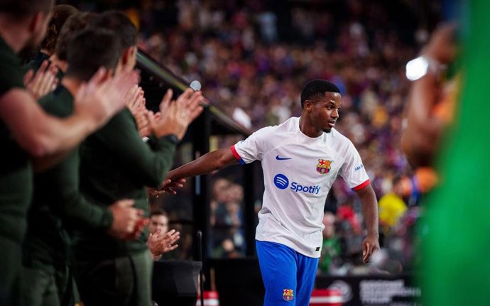 El jugador del FC Barcelona Ansu Fati celebra el gol de la victoria en el amistoso contra el AC Milan en la gira por Estados Unidos