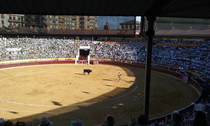 Archivo - Plaza de toros de Huesca durante una de las corridas de las fiestas de San Lorenzo