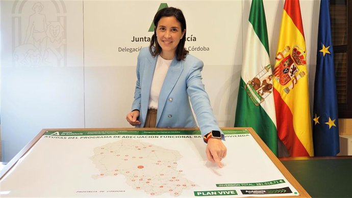 Archivo - La delegada de Fomento, Articulación del Territorio y Vivienda de la Junta de Andalucía en Córdoba, Cristina Casanueva, en una imagen de archivo.