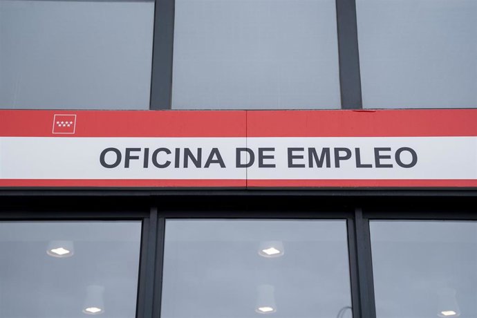 Archivo - Exterior de la nueva oficina de empleo.