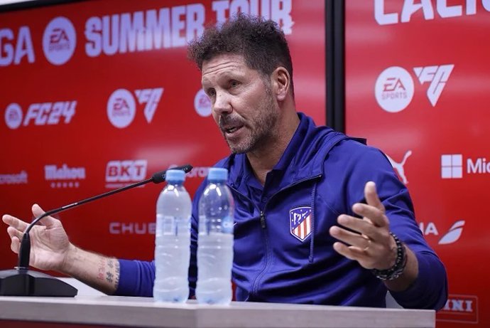 Diego Pablo Simeone durante la rueda de prensa previa al amistoso ante la Real Sociedad en México