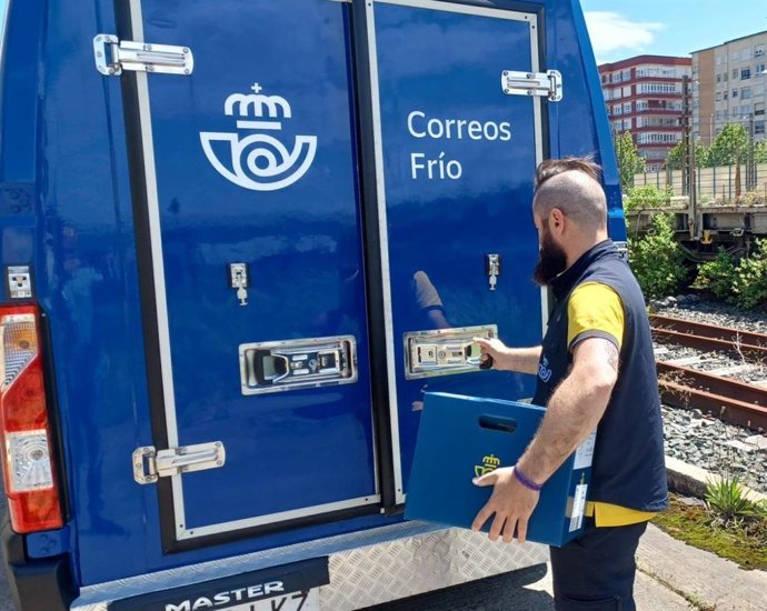 Imagen de un repartidor de Correos Frío.