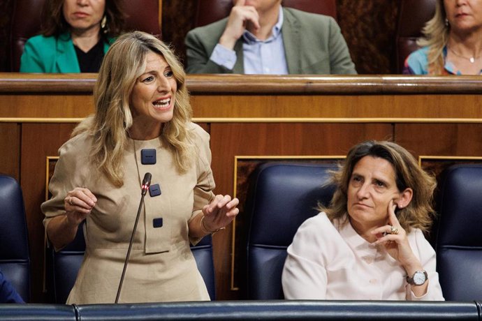 Archivo - La vicepresidenta segunda y ministra de Trabajo y Economía Social, Yolanda Díaz, interviene durante una sesión de control al Gobierno, en el Congreso de los Diputados, a 17 de mayo de 2023, en Madrid (España).