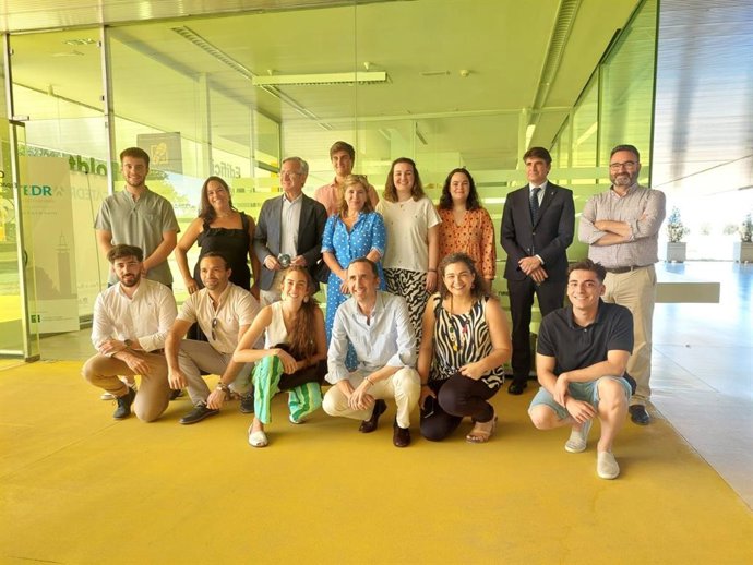 Visita del delegado territorial de Desarrollo Educativo y Formación Profesional y de Universidad, Investigación e Innovación en Sevilla, Miguel Ángel Aráuz Rivero, y el director de Andalucía Emprende, Daniel Escacena, al CADE de la UPO.