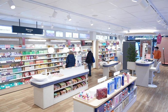 Archivo - Dia vende su cadena de perfumerías Clarel a C2 Private Capital.