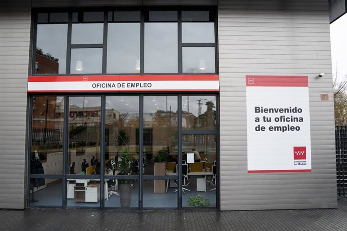 Archivo - Exterior de la nueva oficina de empleo Vallecas-Santa Eugenia.