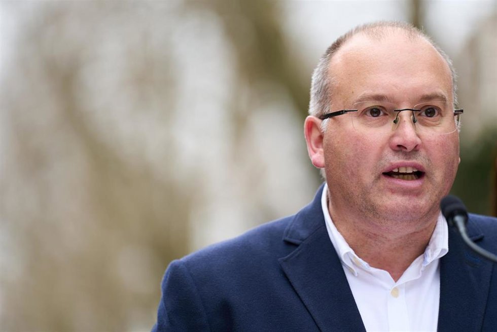 Archivo - El vicesecretario de Organización del Partido Popular, Miguel Tellado, realiza declaraciones a los medios durante una visita a Santander, en la Alameda de Oviedo, a 10 de marzo de 2023, en Santander, Cantabria (España). 