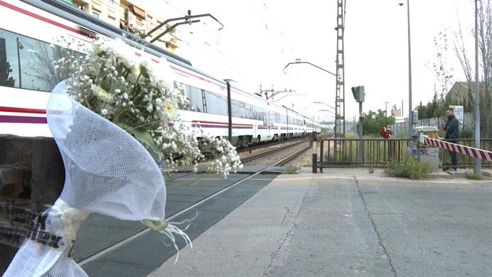 Archivo - Imagen del paso a nivel 