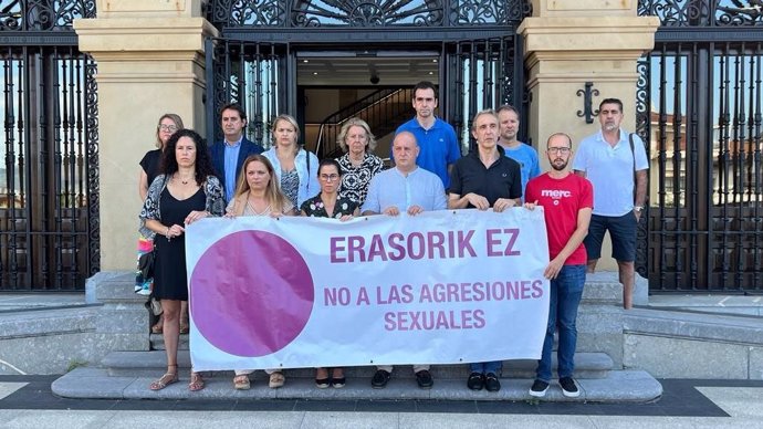 Concentración silenciosa de repulsa en Getxo por los casos de agresiones sexistas