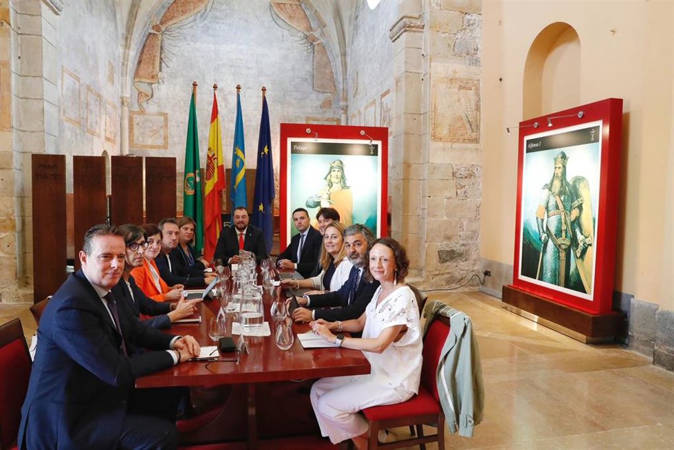 Primera reunión del Consejo de Gobierno de la nueva legislatura, celebrada en Cangas de Onís