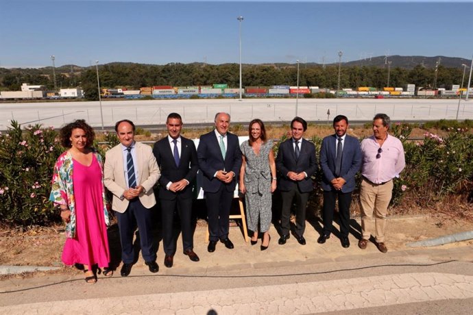 La consejera de Fomento, Articulación del Territorio y Vivienda, Rocío Díaz, visita la segunda fase de las obras de urbanización del sector San Roque del Área Logística Bahía de Algeciras (Cádiz)
