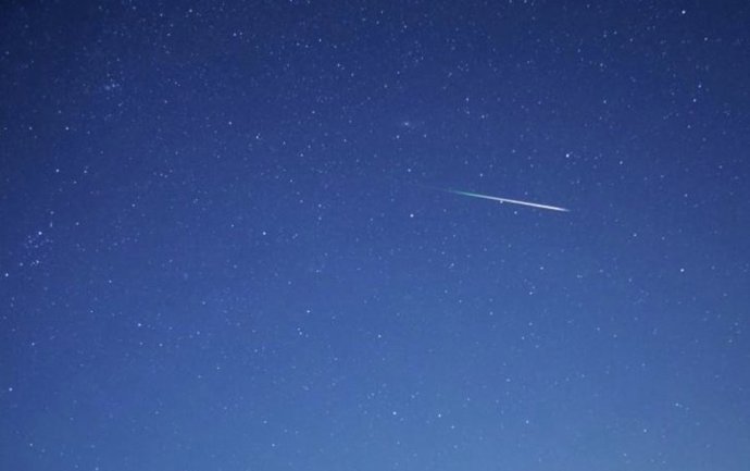 Un meteoro Perseida en el mismo marco que la galaxia M31
