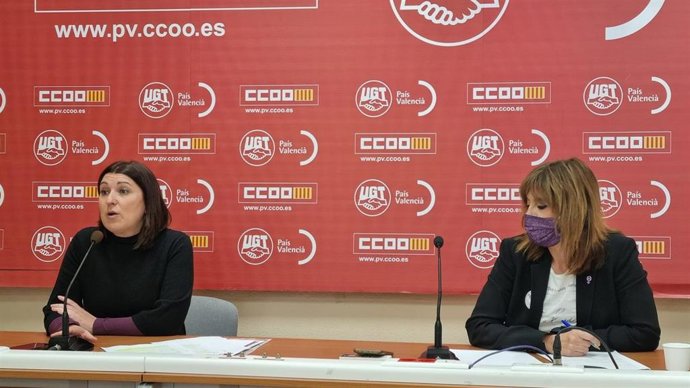 Archivo - Las secretarias de Mujer y Políticas LGTBI de CCOO PV, Coti Iborra, y de Formación, Empleo e IGualdad de Género de UGT-PV, Pilar Mora presentan sus informes sobre la brecha salarial de género en la Comunitat Valenciana