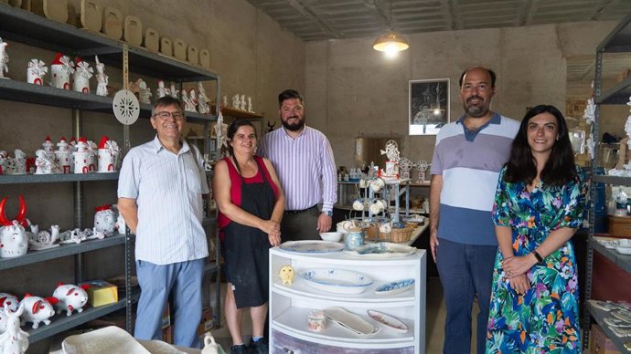 El director del Museo Nacional de Cerámica, Jaume Coll, y el alcalde de Marratxí, Jaume Llompart, este miércoles.