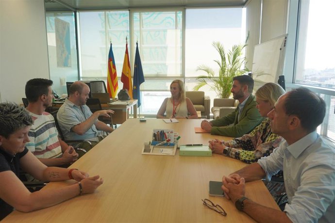 La secretaria autonómica de Igualdad y Diversidad, Asunción Quinzá, y el director general de Diversidad, Stephane Soriano, han mantenido una reunión con representantes del colectivo Lambda,
