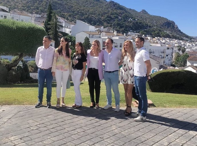 La presidenta de la Diputación de Cádiz, Almudena Martínez, en una visita institucional este miércoles al Ayuntamiento de Ubrique