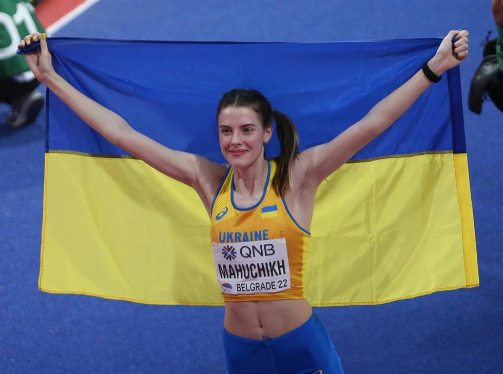 Archivo - La atleta ucraniana Yaroslava Mahuchikh celebra una victoria en una competición