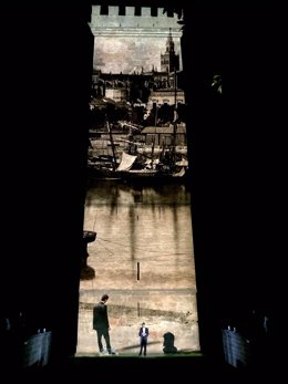 Vídeo-mapping sobre Bécquer en la Torre de Don Fadrique, en Sevilla.