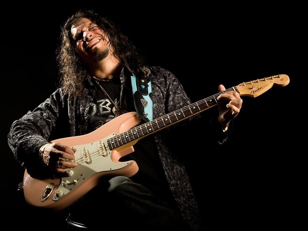 Archivo - El guitarrista Raimundo Amador, en imagen de archivo