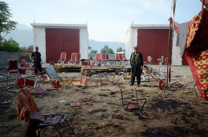 Escenario del atentado suicida perpetrado por Estado Islámico contra un acto del partido islamista más importante de Pakistán, el Jamiat Ulema e Islam (Fazl) (JUI-F)