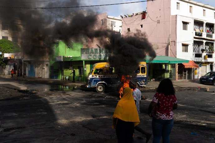 Protestas en Dakar contra la detención del líder opositor senegalés Ousmane Sonko.