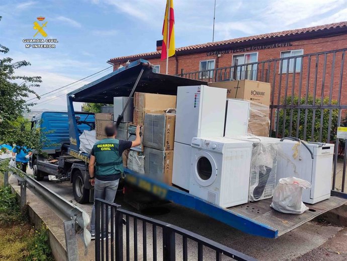 Archivo - La Guardia Civil detiene a dos delincuentes 'multirreincidentes' por robos con fuerza en La Rioja y Álava