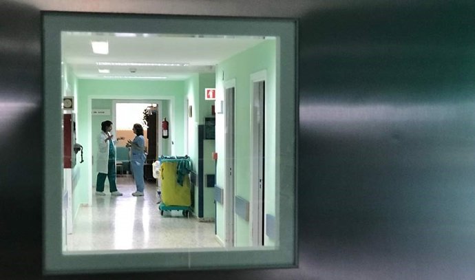 Un pasillo del hospital Comarcal de Riotinto.