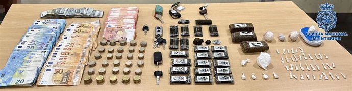 Droga, dinero y material incautado por la Policía Nacional en Jinámar, en Telde (Gran Canaria)