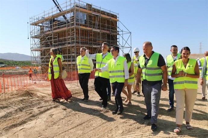 El ministro de la Presidencia, Relaciones con las Cortes y Memoria Democrática en funciones, Félix Bolaños, durante su visita a las obras de la línea de alta velocidad Murcia-Almería en Cuevas del Almanzora (Almería).