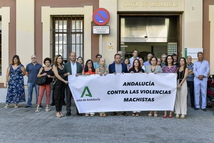 Pie De Foto, Audio Y Fotos De La Concentración Por El Supuesto Crimen Machista De Utrera