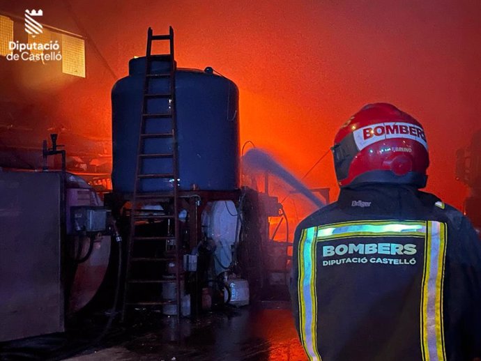 Incendio en una empresa de reciclaje industrial de Borriana