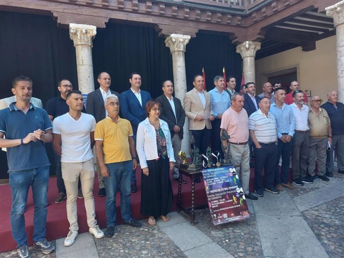 Presentación del XXIX Trofeo de Fútbol y el III Trofeo de Fútbol Femenino que se jugará en Íscar (Valladolid).