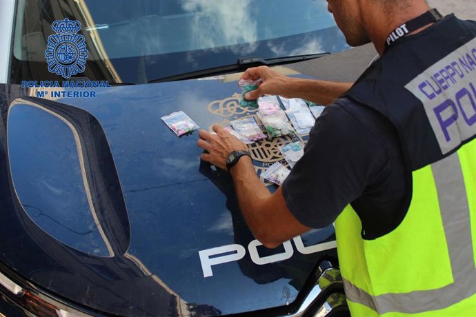 La Policía Nacional detiene a 13 personas por tráfico de drogas que se dirigían a un festival de música en autobús