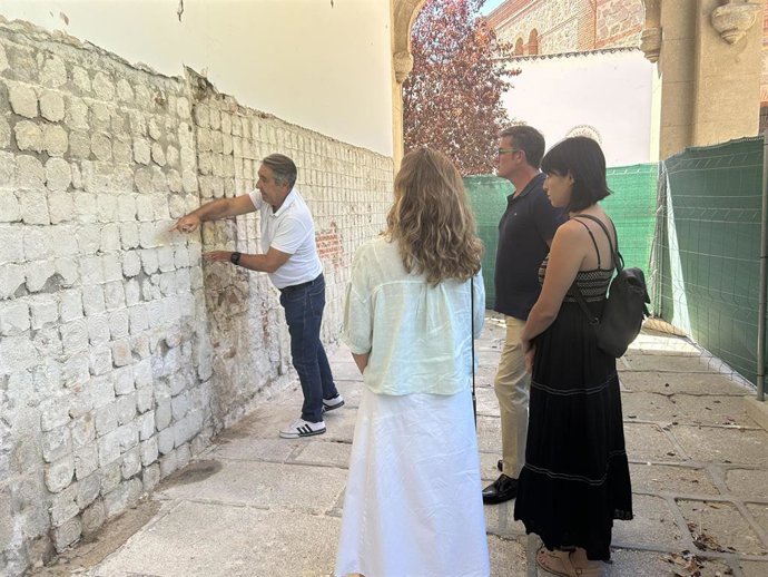 Comienzan los trabajos de limpieza del muro de la Basílica del Prado de Talavera.