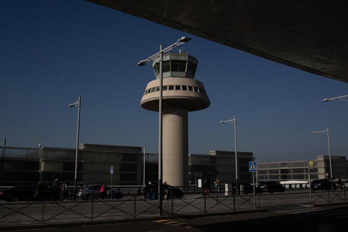 Archivo - Una torre de control en el Aeropuerto de Barcelona-El Prat, a 19 de noviembre de 2021, en El Prat de Llobregat, Barcelona, Catalunya (España).