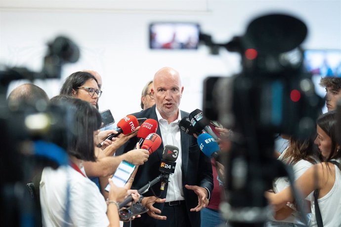 El conseller d'Acció Climtica, Alimentació i Agenda Rural, David Mascort, durant les declaracions a la premsa.