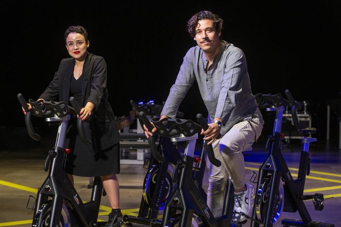 El barítono Jan Antem y la soprano Ruth González, protagonistas de la ópera 'The telephone or l'amour  trois' en el Festival de Perelada (Girona)