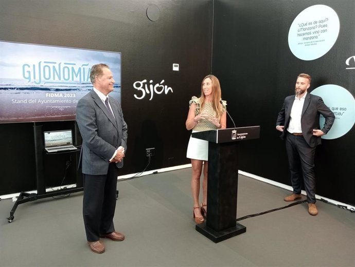 Intervención de la primera teniente de alcaldesa de Gijón y concejala de Economía, Empleo, Turismo e Innovación, Ángela Pumariega, en la presentación del stand del Ayuntamiento de Gijón en la Feria Internacional de Muestras de Asturias (Fidma), en Gijón.